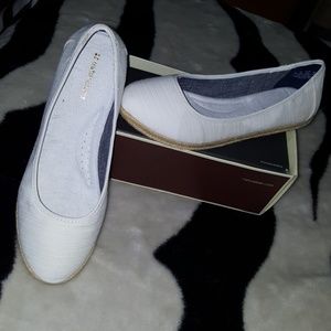 Naturalizer sz 11 Pacific white flats new with tag